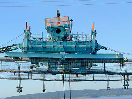Bridge deck section gantry crane