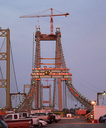 Cable catwalks with gantry cranes